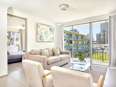 Affordable Accommodation In The Heart Of Surfers Paradise - Accommodation Broadbeach 0