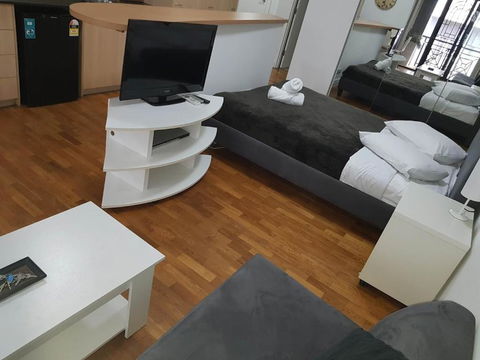 Accommodation Sydney Potts Point Pet Friendly Studio Apartment With Balcony - Accommodation Broadbeach 3