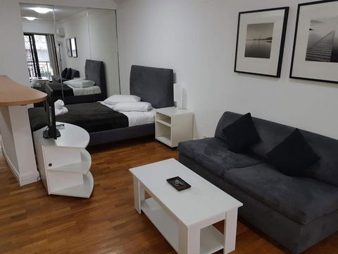 Accommodation Sydney Potts Point Pet Friendly Studio Apartment With Balcony - Accommodation Broadbeach 2