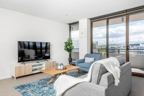 Amazing View In Large Apartment Barton ACT - Accommodation Broadbeach 4