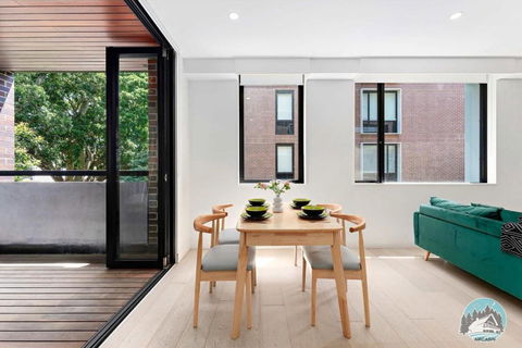 Aircabin - Five Dock - Stylish 2-Bed Apt Near Bay - Accommodation Broadbeach 0