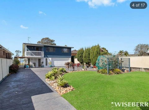 Aircabin - Tuggerawong - Lake Front - 3 Beds House - Accommodation Broadbeach 1