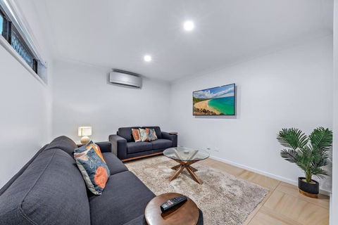 Airlie Beach Home - Accommodation Broadbeach 1