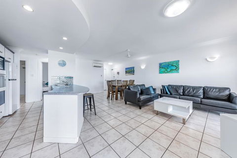 Airlie Ocean Paradise - Accommodation Broadbeach 1