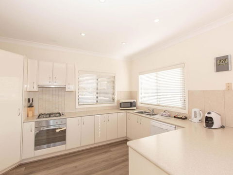 Alaska 1 8 Poley Cow Lane - Accommodation Broadbeach 2