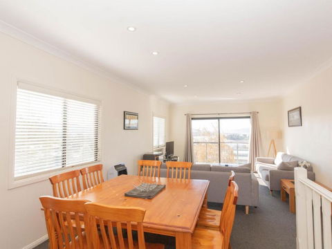 Alaska 1 8 Poley Cow Lane - Accommodation Broadbeach 4