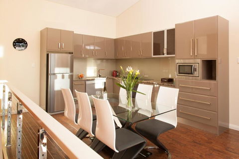 Albany Waves - Accommodation Broadbeach 0