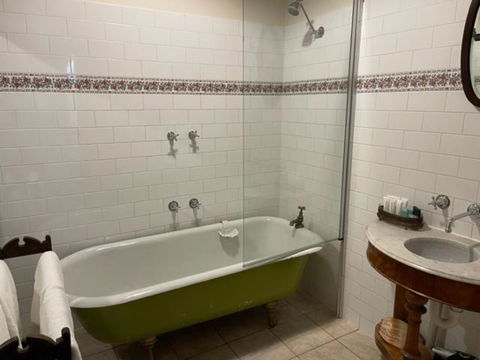 Albert Hotel Daylesford - Accommodation Broadbeach 1