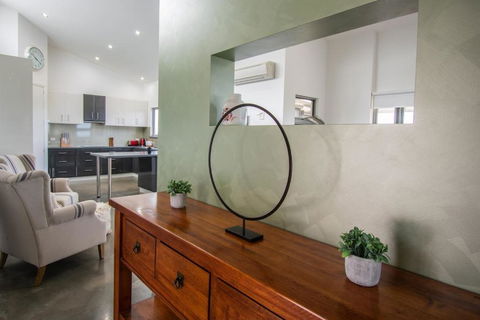 Alfra 23 - Accommodation Broadbeach 1