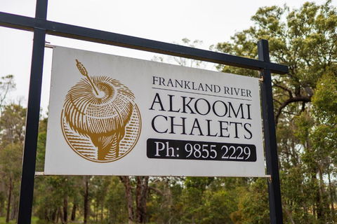 Alkoomi Chalets - Accommodation Broadbeach 4