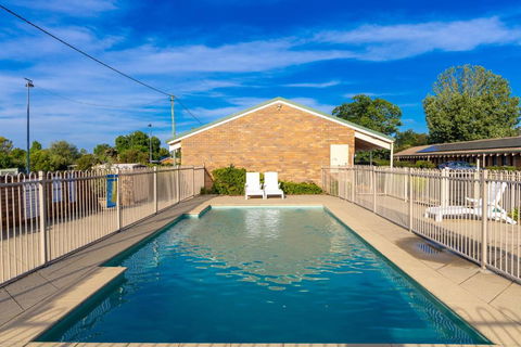 All Travellers Motor Inn - Accommodation Broadbeach 0