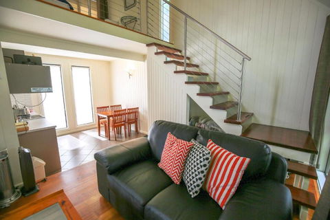 Allambie Cottages - Villa 2 - Accommodation Broadbeach 3