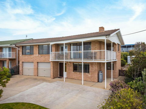 Allawah Beach House - 29 Dalmeny Drive, Kianga - Accommodation Broadbeach 0