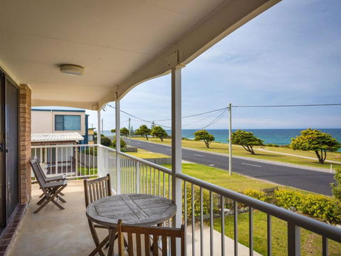 Allawah Beach House - 29 Dalmeny Drive, Kianga - Accommodation Broadbeach 2