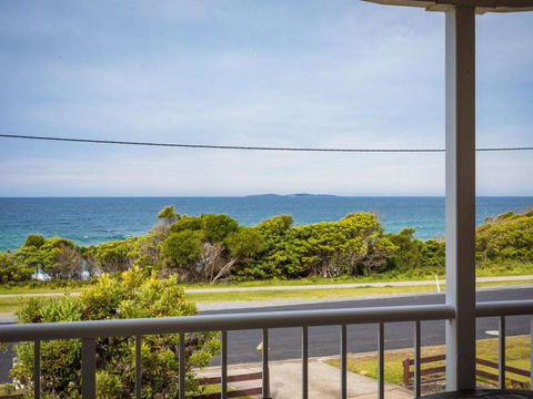 Allawah Beach House - 29 Dalmeny Drive, Kianga - Accommodation Broadbeach 3