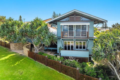 Allawah Cottage - Most Popular Beach House - Accommodation Broadbeach 1