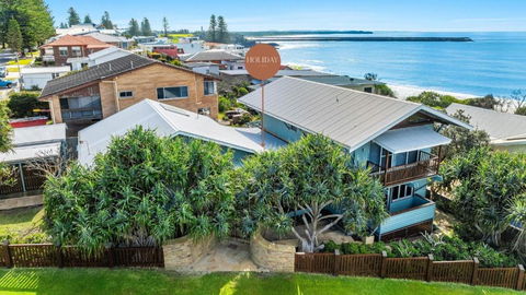 Allawah Cottage - Most Popular Beach House - Accommodation Broadbeach 0