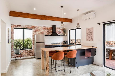 Alley Cats - Accommodation Broadbeach 1