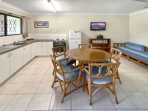 Alma Bay Holiday Unit 2 - Accommodation Broadbeach 4