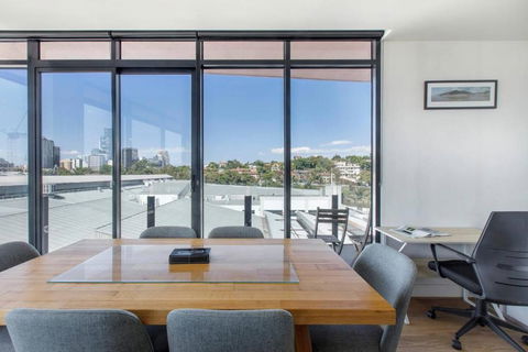 Aloft At Era With Sweeping Balcony Views - Accommodation Broadbeach 2