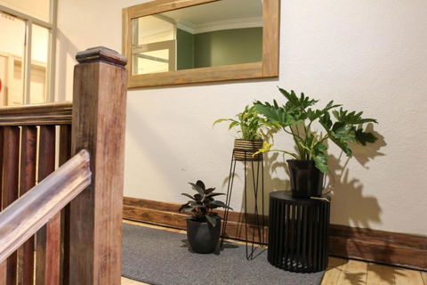 Alpine Hotel, Eat Drink Sleep - Accommodation Broadbeach 1
