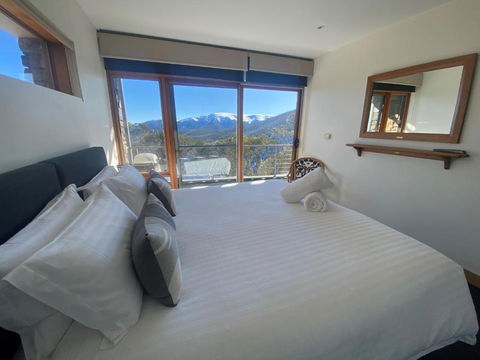 Alpine Woodsmoke Apartments - Accommodation Broadbeach 2