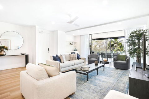 Amaroo - Luxury Apartment Overlooking The Coral Sea - Accommodation Broadbeach 4