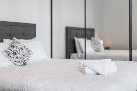 Amazing 1BR Apartment W Pool - Accommodation Broadbeach 3
