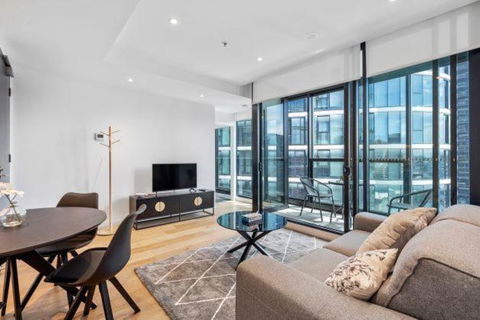 Amazing 1BR Apartment W Pool - Accommodation Broadbeach 0
