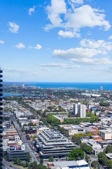 Amazing Bay Views & Spacious In Southbank 2B2B1C - Accommodation Broadbeach 0