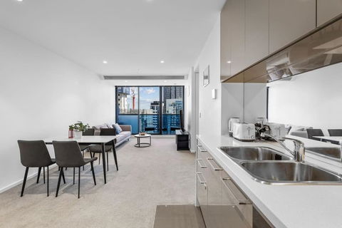 Amazing Bay Views & Spacious In Southbank 2B2B1C - Accommodation Broadbeach 4