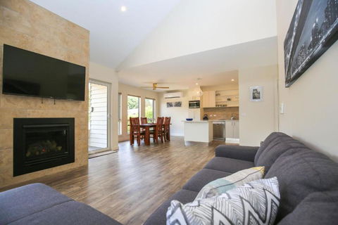 Amber Mist Villa - Two - Accommodation Broadbeach 2