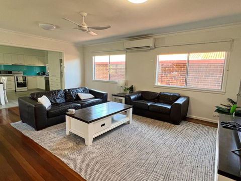 Amble Inn - Bring Your Own Linen - Accommodation Broadbeach 2