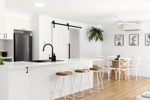 Amiri On Holbrook - Pet Friendly - Accommodation Broadbeach 1