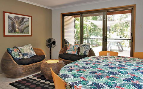 AMITY BEACH BUNGALOW - Accommodation Broadbeach 1