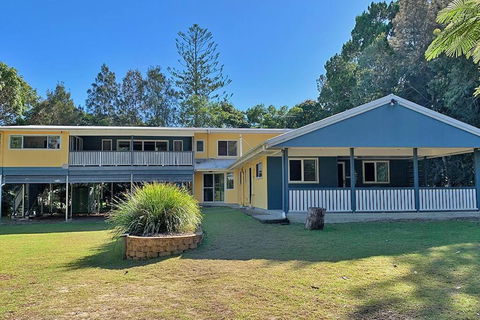 AMITY PINES - Accommodation Broadbeach 0