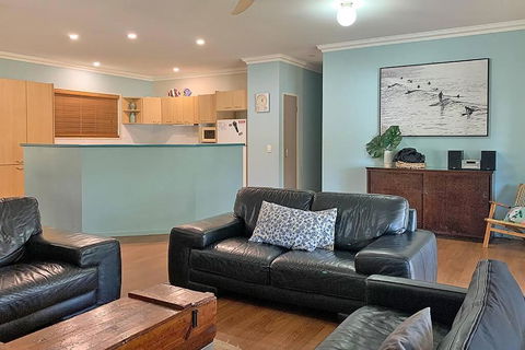 AMITY PINES - Accommodation Broadbeach 3