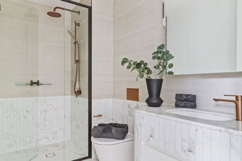 An Amazing 2BR Apt At Sapphire By The Gardens - Accommodation Broadbeach 3
