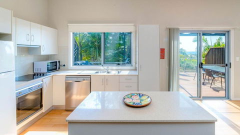 Angourie Blue 8 - Accommodation Broadbeach 1