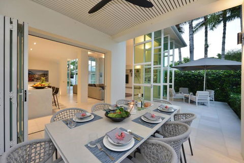 Anjea - Luxury 5 Bedroom Home By The Beach - Accommodation Broadbeach 2