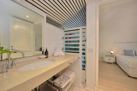 Anjea - Luxury 5 Bedroom Home By The Beach - Accommodation Broadbeach 3