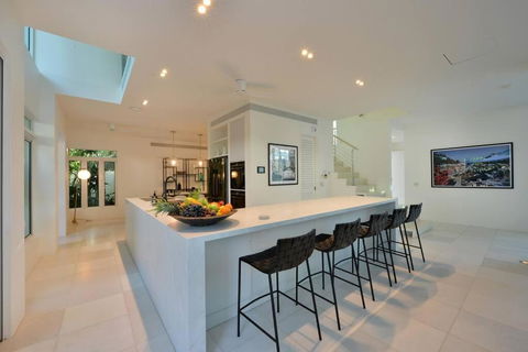 Anjea - Luxury 5 Bedroom Home By The Beach - Accommodation Broadbeach 4