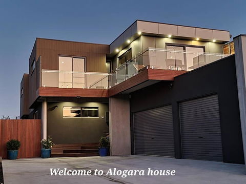Alogara House, Modern, 6 Bedrooms With Hot Tub And Views - Accommodation Broadbeach 0
