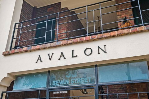Awesome Albert Park Art Deco Gem 2 Bedroom Bevan 2 - Accommodation Broadbeach 1