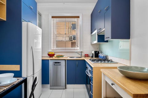 Awesome Albert Park Art Deco Gem 2 Bedroom Bevan 2 - Accommodation Broadbeach 4