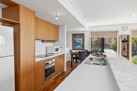 Apartment 5 Pacific Apartments - Accommodation Broadbeach 3