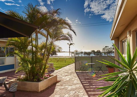API Pelican Beach Front Apartments Kalbarri - Accommodation Broadbeach 0