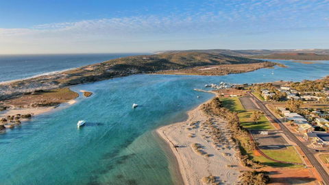 API Pelican Beach Front Apartments Kalbarri - Accommodation Broadbeach 2