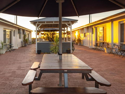 API Pelican Beach Front Apartments Kalbarri - Accommodation Broadbeach 3