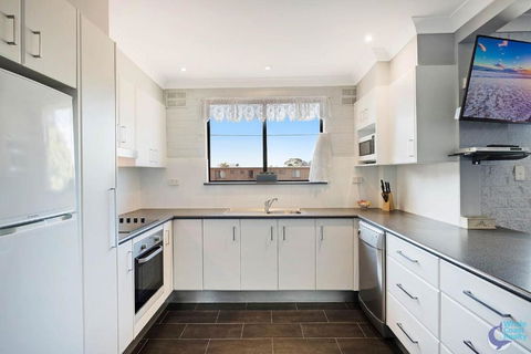 Apollo Unit 15 1st Floor - Accommodation Broadbeach 3